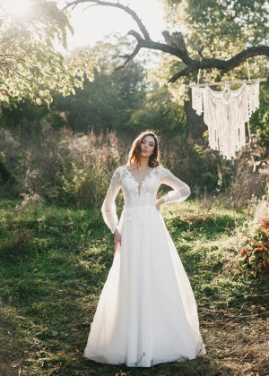 Long Sleeves Ivory Lace Tulle V Back Awesome Wedding Dress
